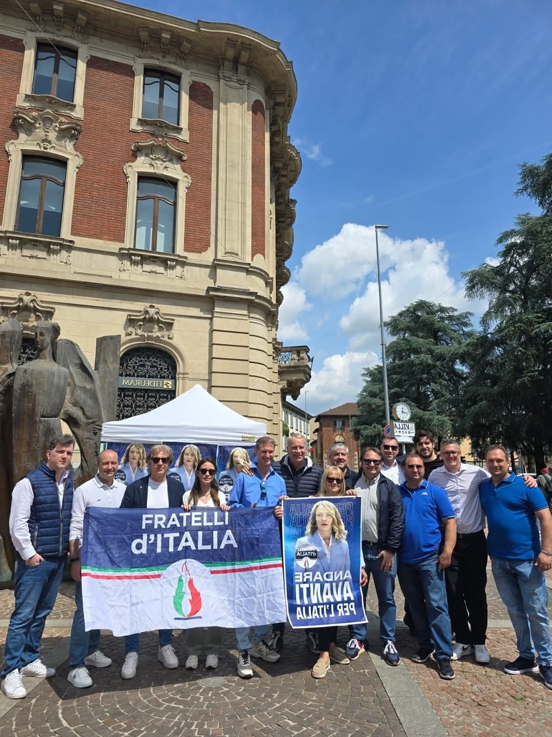 Il circolo cittadino in piazza a Monza